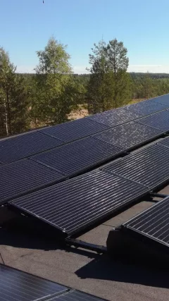 Solar hotel installation Arctic Treehouse